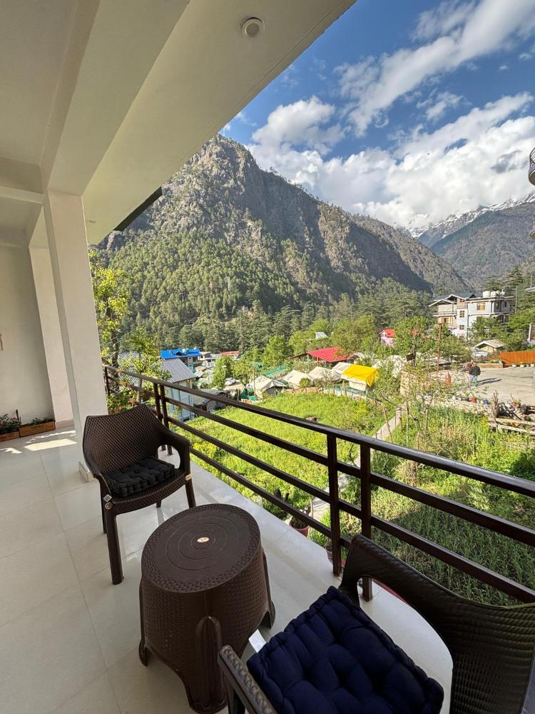 Peace Inn Cafe and kasolview homestay