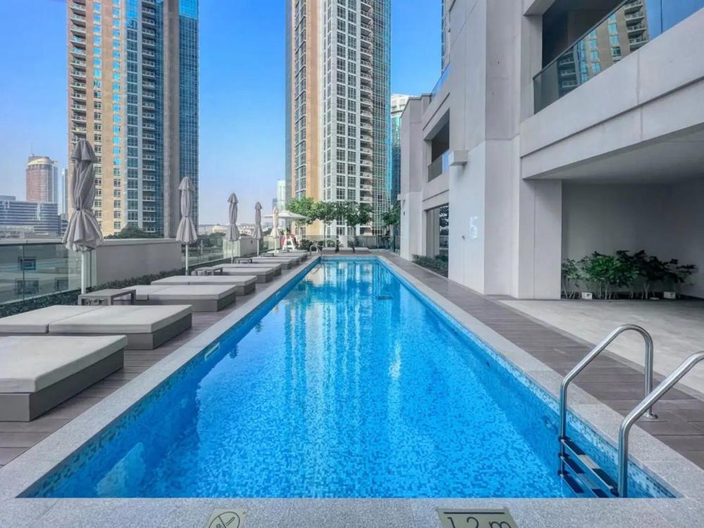 Full Burj Kalifa and Dubai Fountain Views