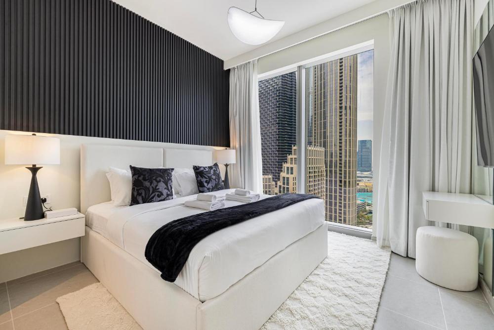 Luxury 4BR Burj Khalifa & Fountain Views