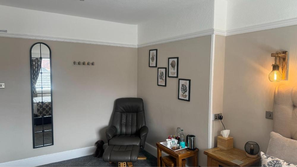 Room image 3