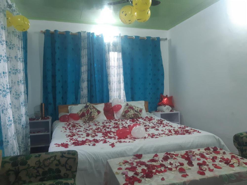 Rose Bowl Guest House/Paying Home