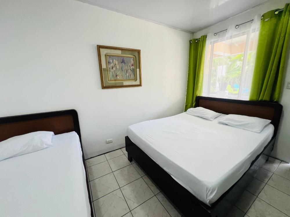 hotel cabinas el coral