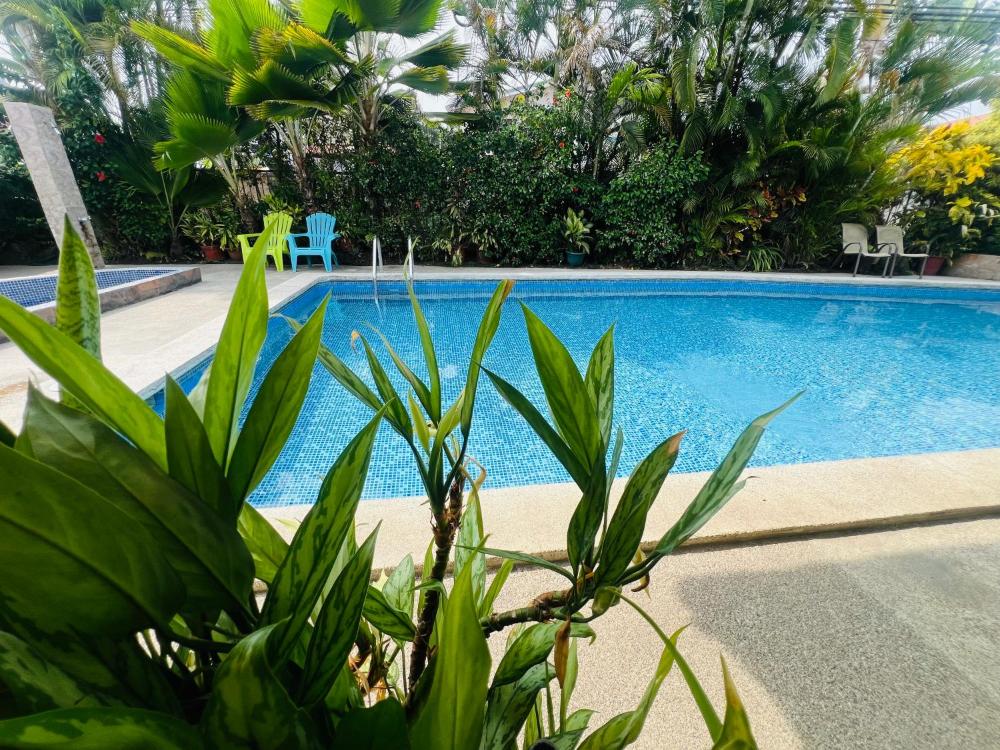 hotel cabinas el coral