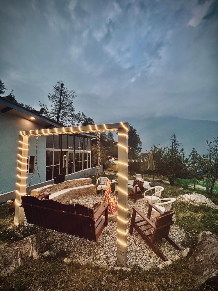 Goroomgo Urban Monk Stays Manali