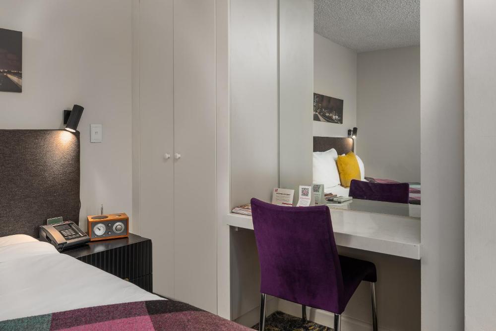 Room image 3