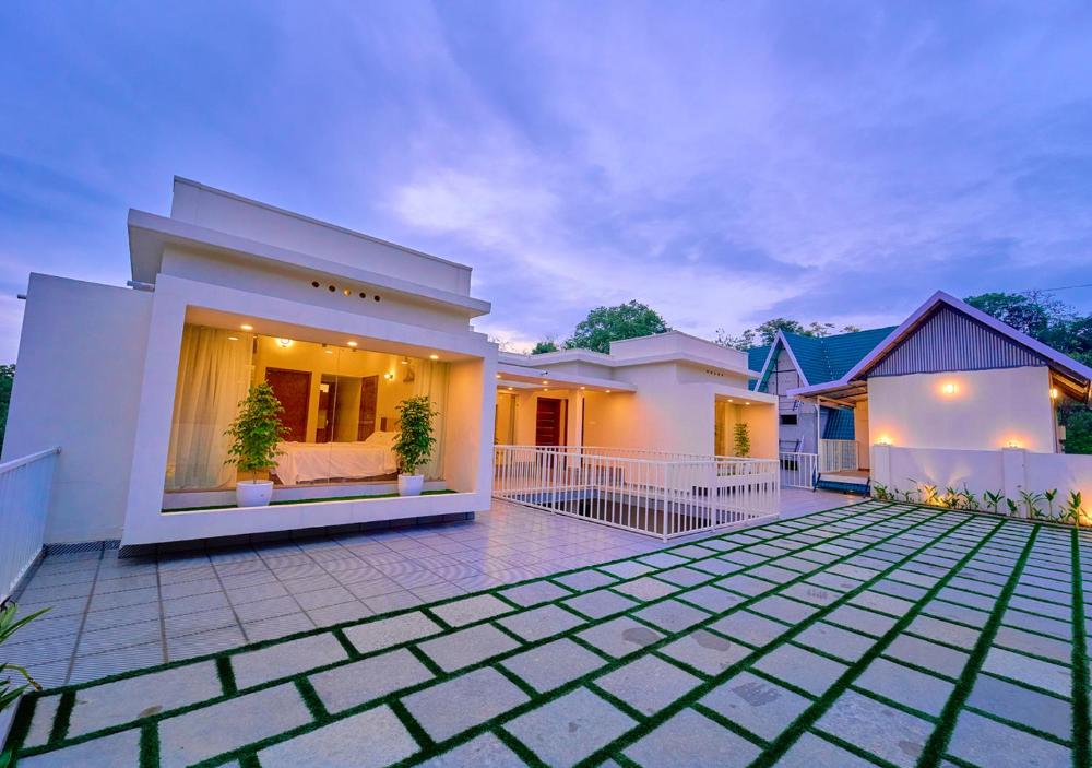 Glen Castle Vagamon by VOYE HOMES