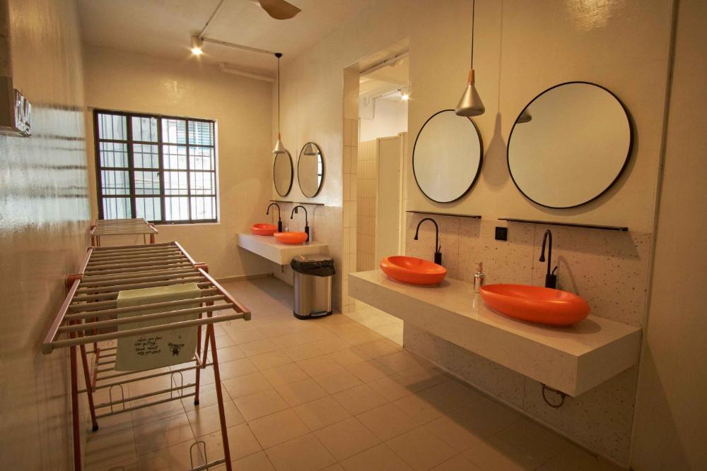 섬 플레이스 엘스 (Some Place Else)