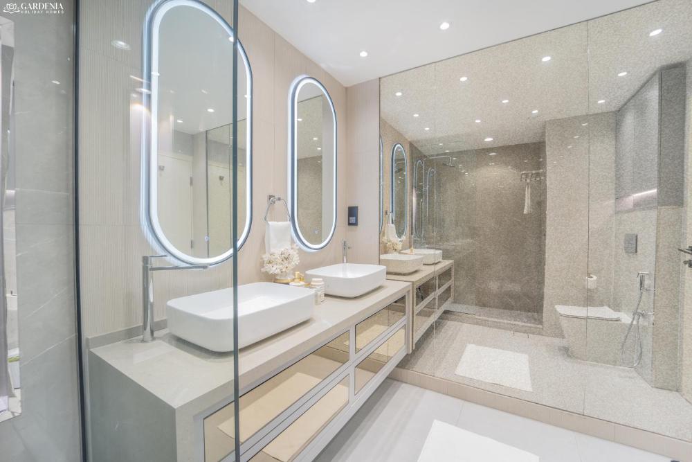 JBR Amwaj 4 , Upgraded Sea and Ain Dubai Views, 2m walk to Beach By Gardenia Suitse