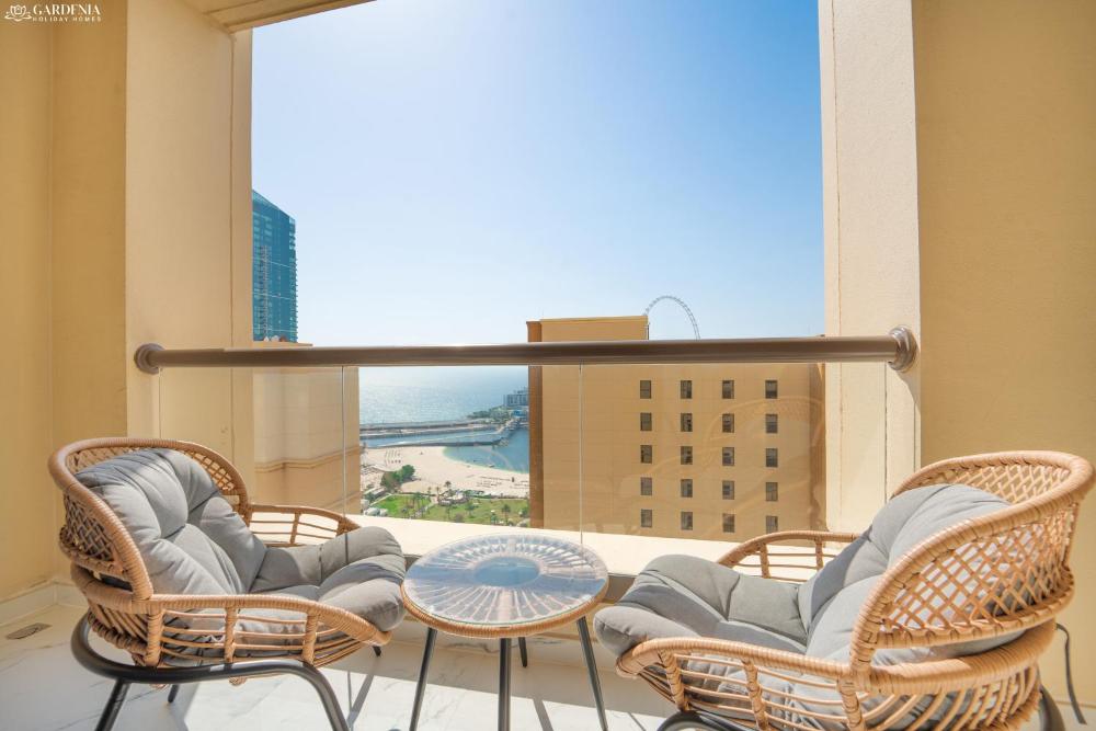JBR Amwaj 4 , Upgraded Sea and Ain Dubai Views, 2m walk to Beach By Gardenia Suitse