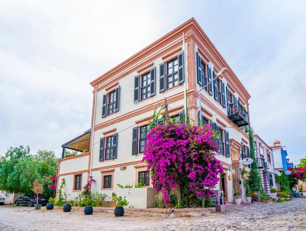 siyah lale otel cunda