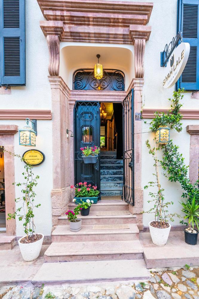 siyah lale otel cunda