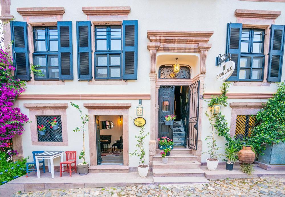 siyah lale otel cunda