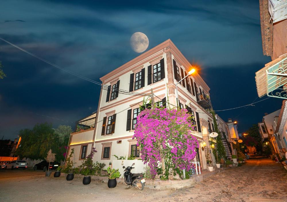 siyah lale otel cunda