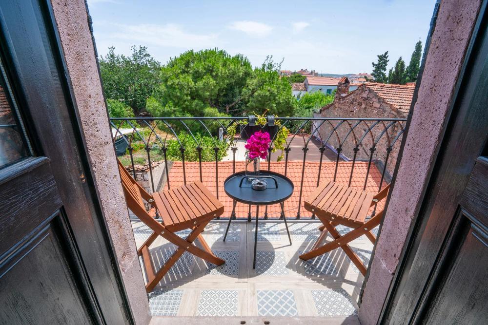 siyah lale otel cunda