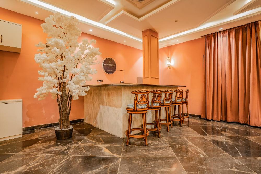 Tripli Hotels White Manor