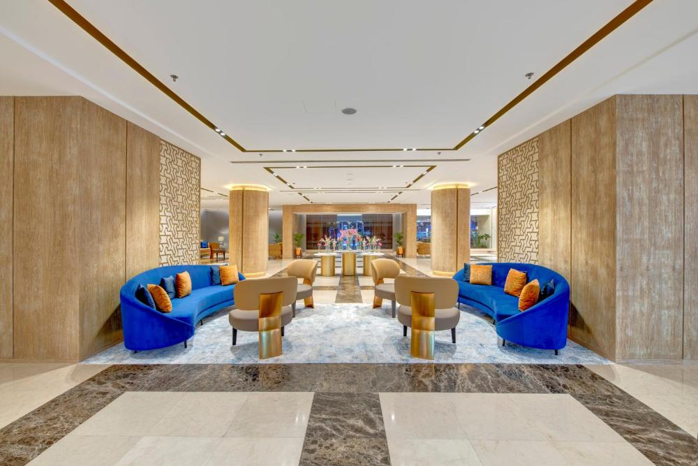 Two Seasons Hotel & Apartments