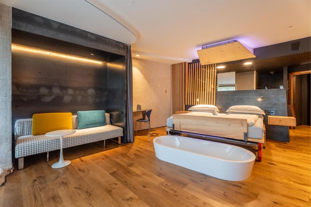 ambienthotel primaluna