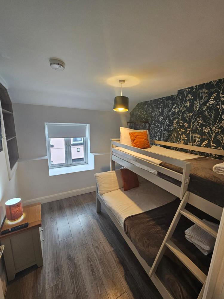 7 eyre square lane