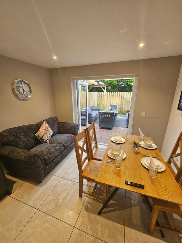 7 eyre square lane