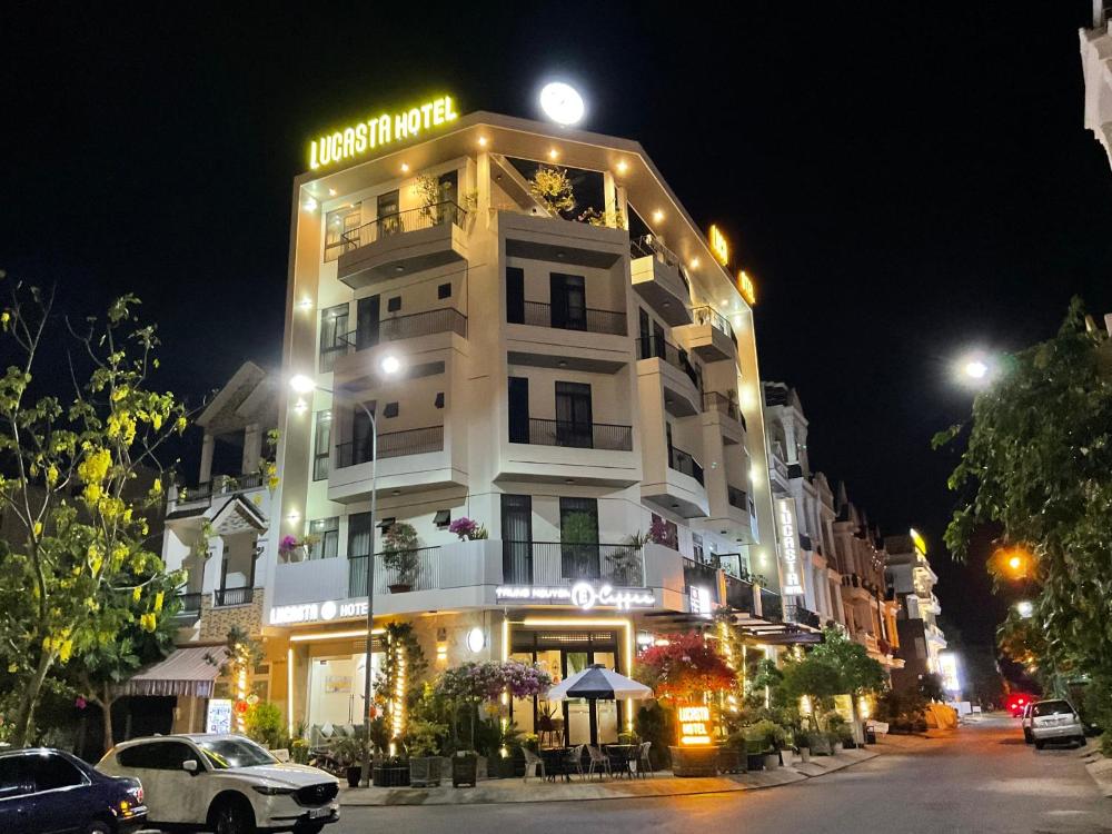 lucasta hotel