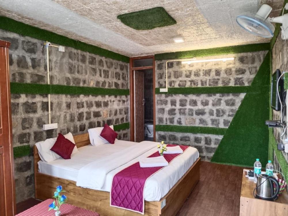 Cholai Resorts & Hotels