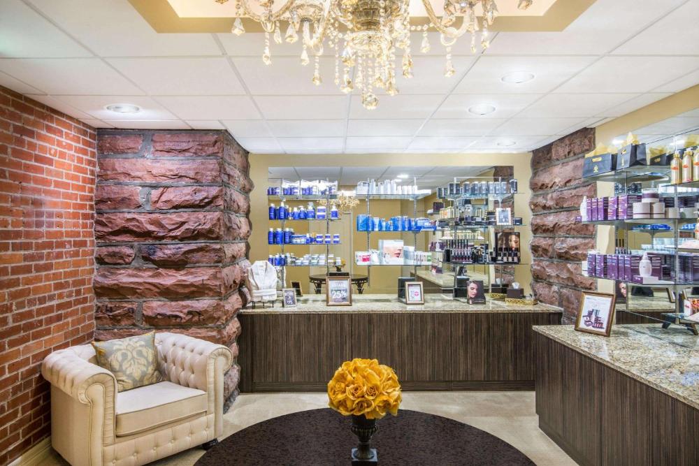 Hotels in Colorado Springs for Scenic Train Rides and Hot Springs