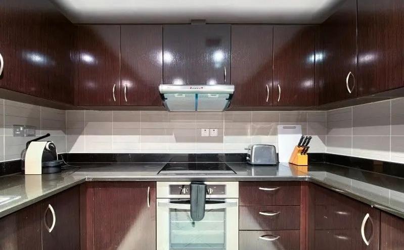 Luxury Holiday Home, Spacious 1 bedroom, Burj Alarab full ocean view, located in Anantara the palm, 