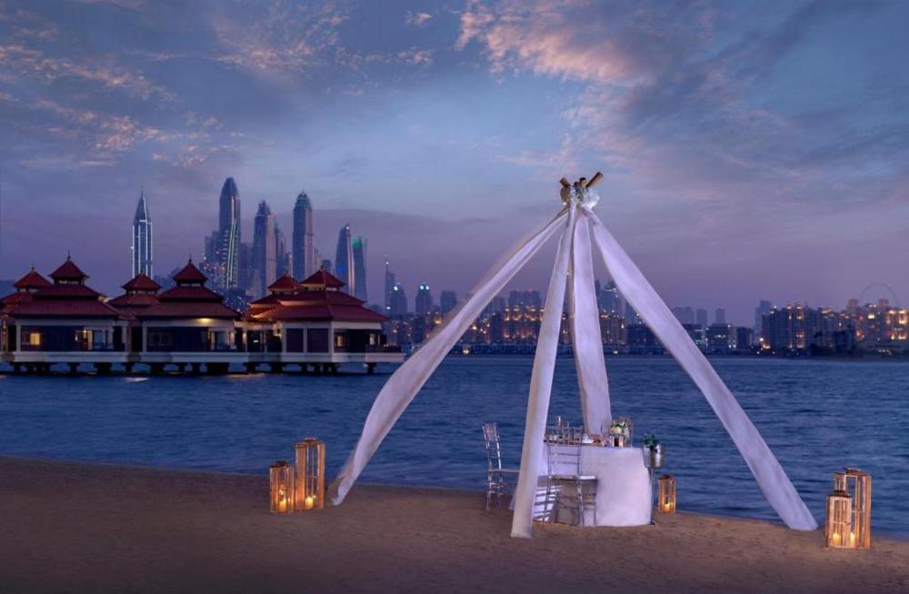 Luxury Holiday Home, Spacious 1 bedroom, Burj Alarab full ocean view, located in Anantara the palm, 