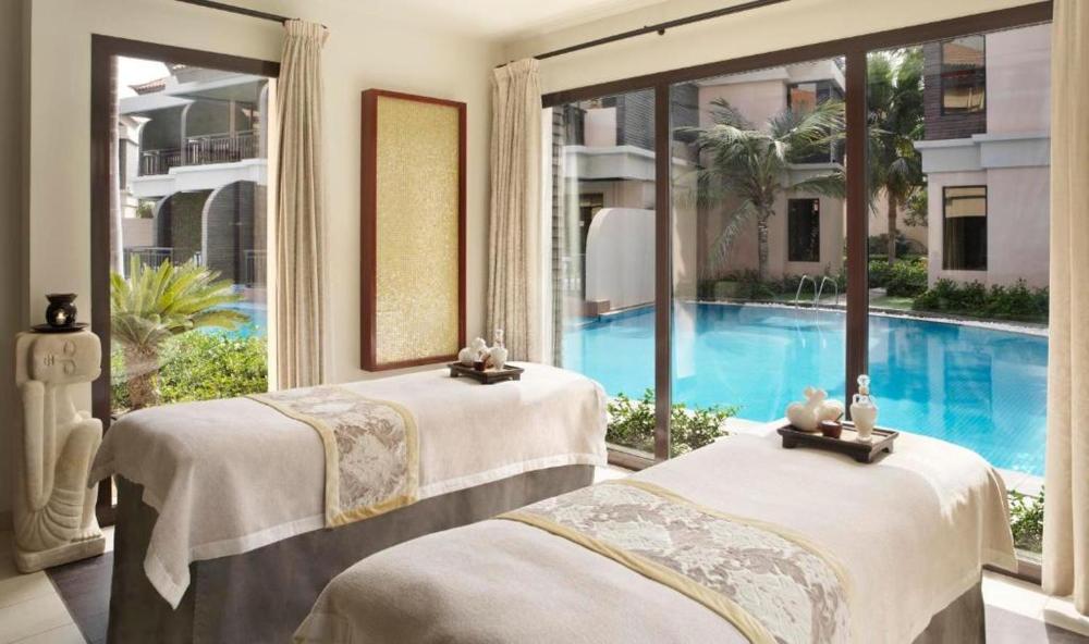 Luxury Holiday Home, Spacious 1 bedroom, Burj Alarab full ocean view, located in Anantara the palm, 