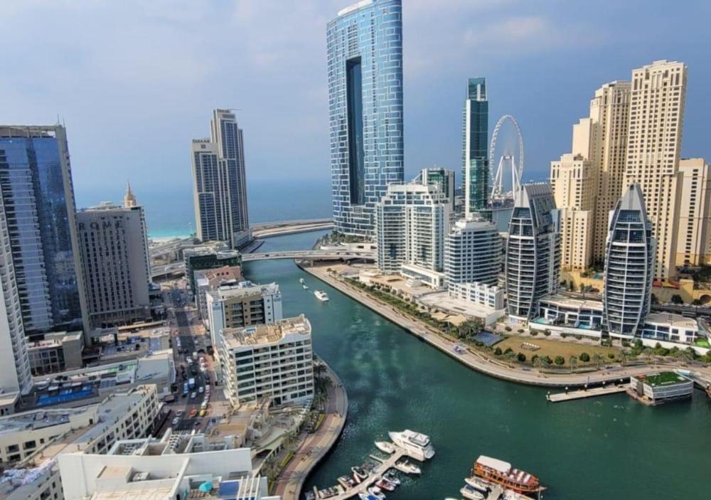 Dubai Marina Walk Gem Modern Apartments with Pool & Gym access, Steps to Beach & Metro Managed by Su