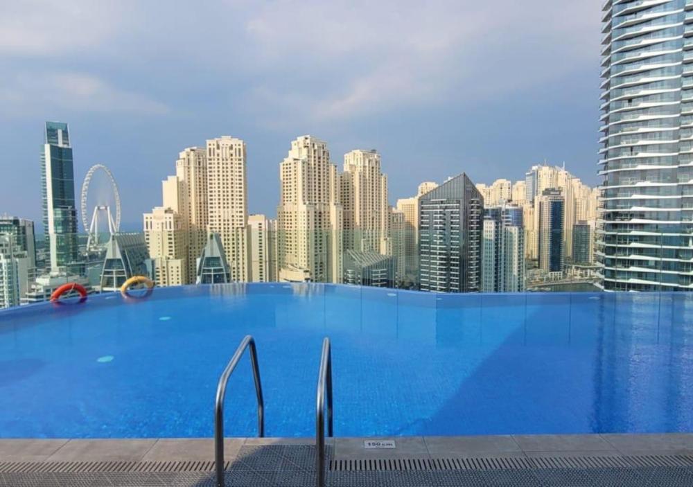 Dubai Marina Walk Gem Modern Apartments with Pool & Gym access, Steps to Beach & Metro Managed by Su