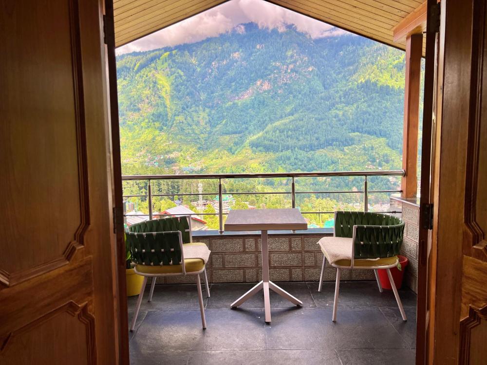 Goroomgo Urban Monk Stays Manali