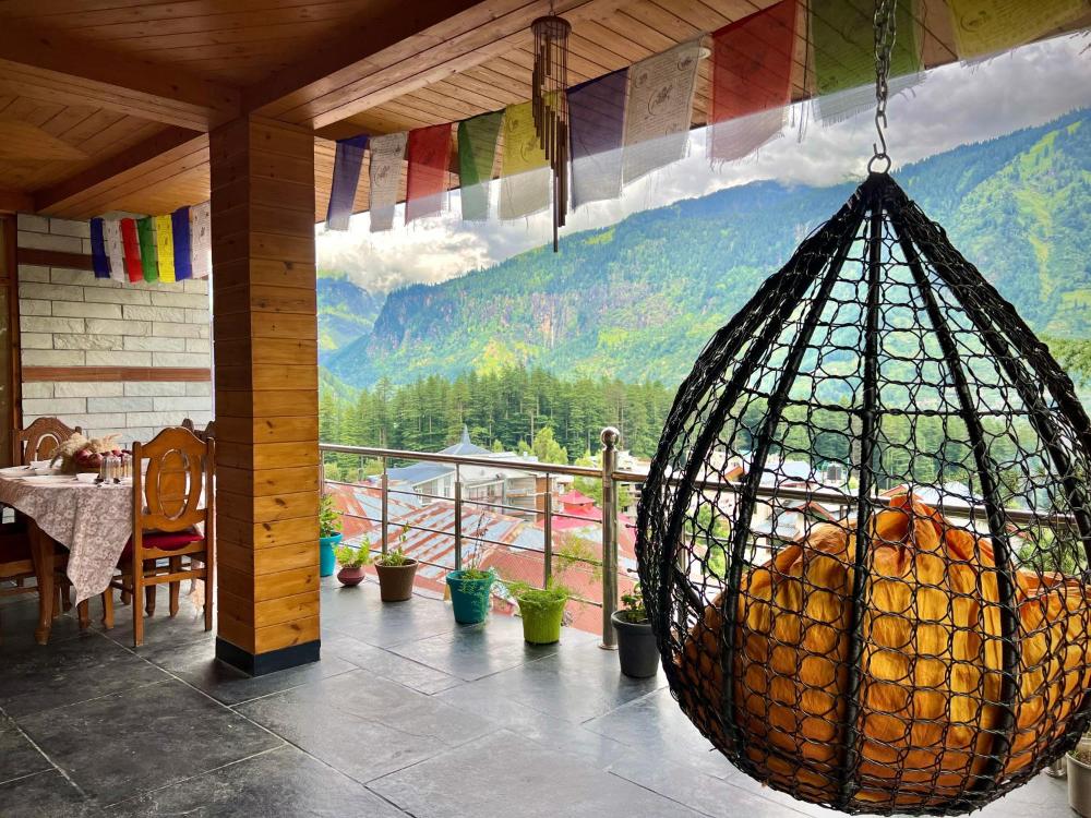 Goroomgo Urban Monk Stays Manali