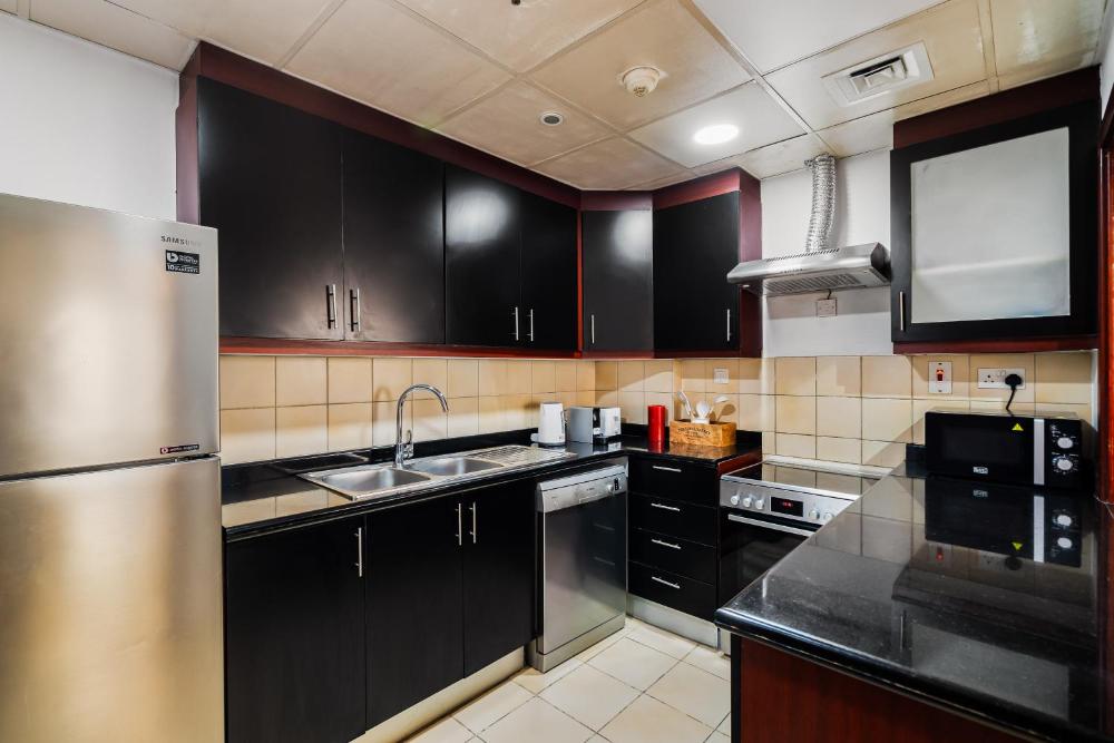 Beautiful 2BR & 4BR Apartments on JBR Beach, Walking Distance to Bluewaters Island - By Sunkissed Ho
