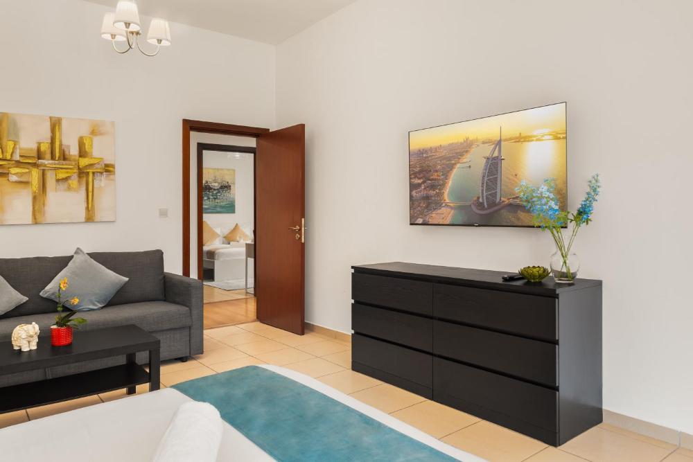 Beautiful 2BR & 4BR Apartments on JBR Beach, Walking Distance to Bluewaters Island - By Sunkissed Ho