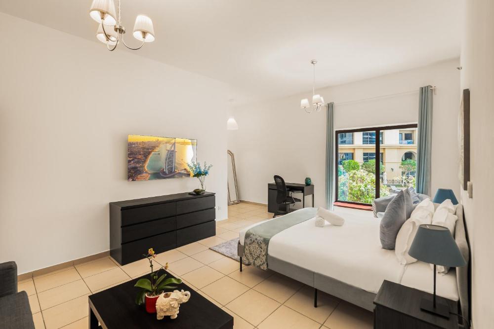 Beautiful 2BR & 4BR Apartments on JBR Beach, Walking Distance to Bluewaters Island - By Sunkissed Ho