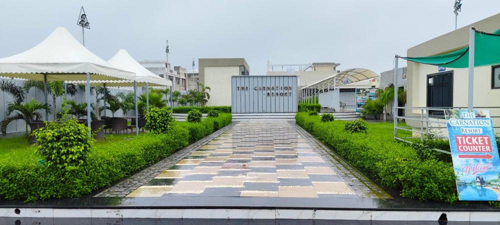 THE CARNATION Hotel & Resort