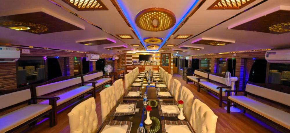 Royal Houseboats