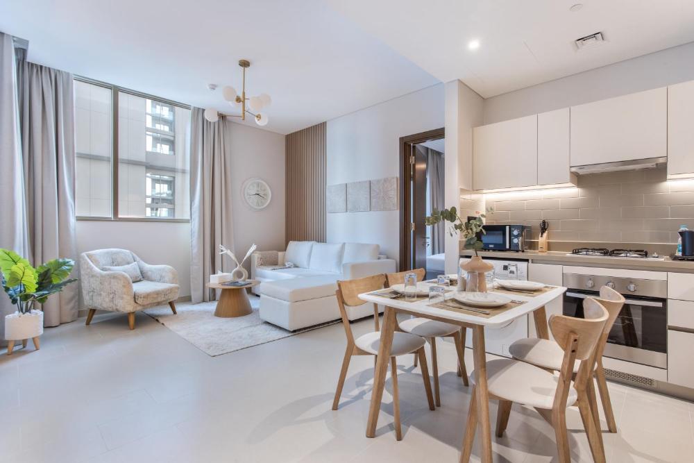 Luxury 1BR Holiday Home CV A107 near Burj Khalifa