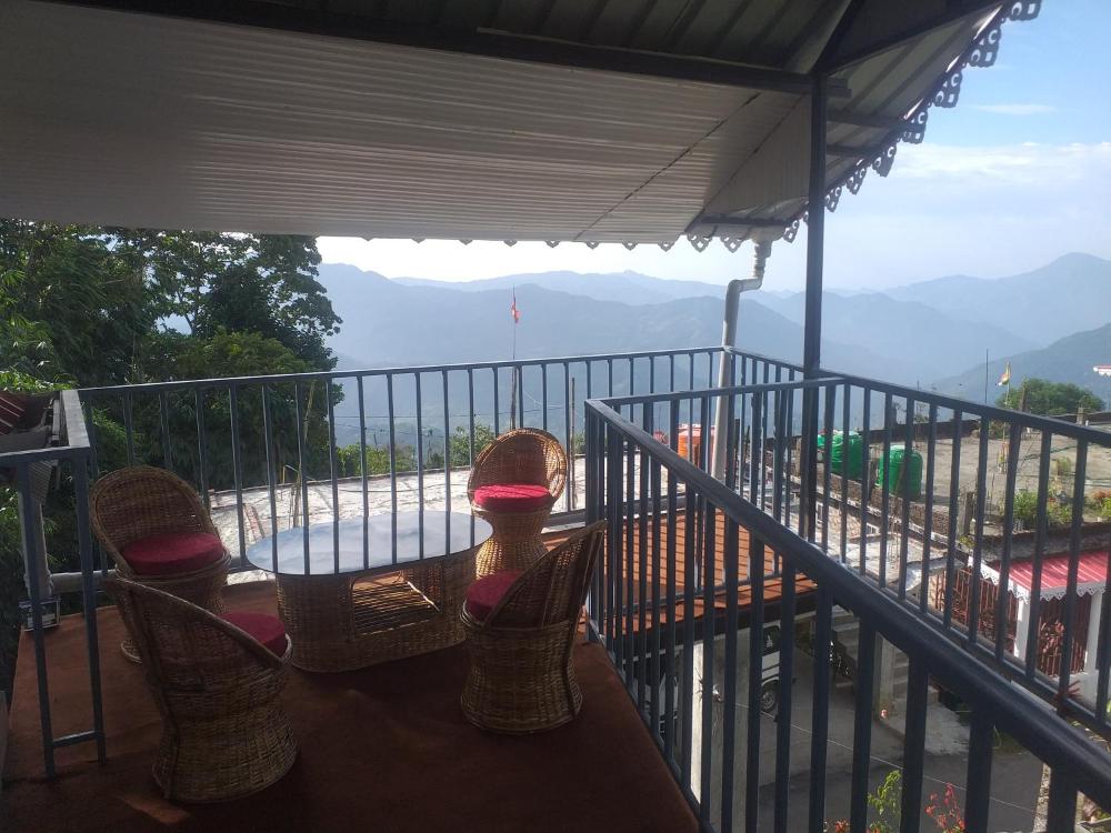 The Black Conch, Homestay 