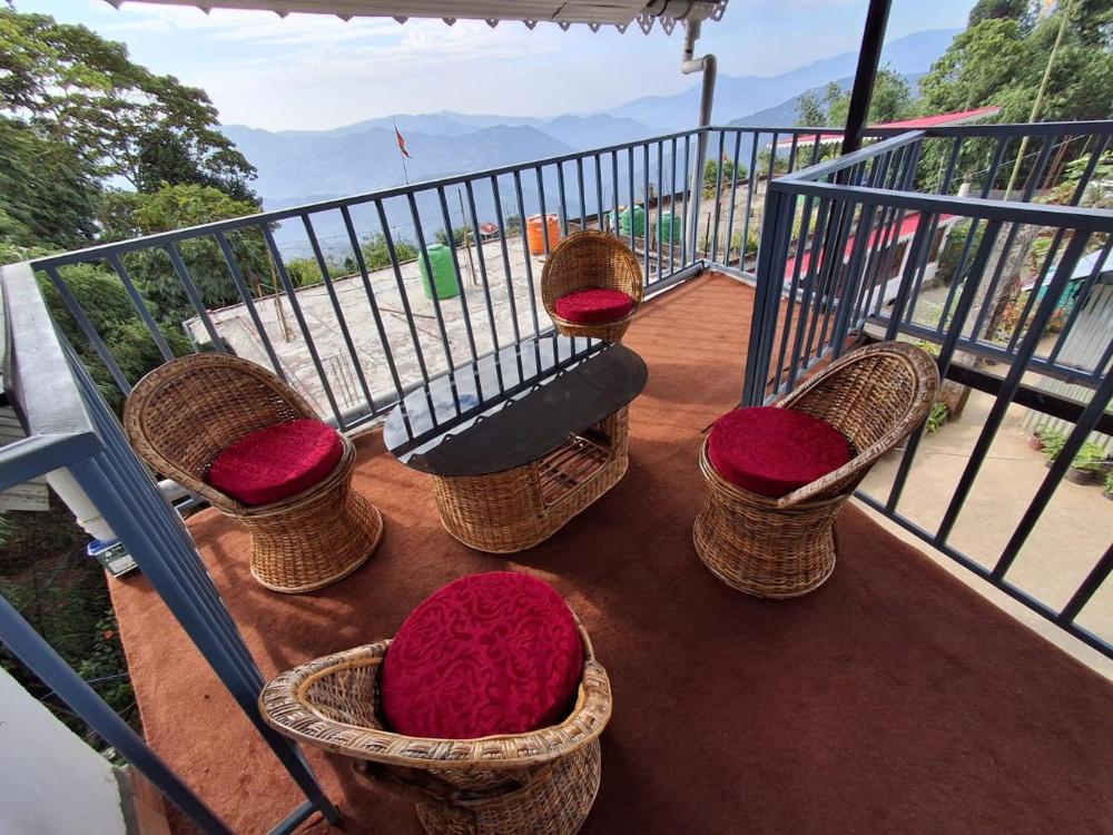 The Black Conch, Homestay 