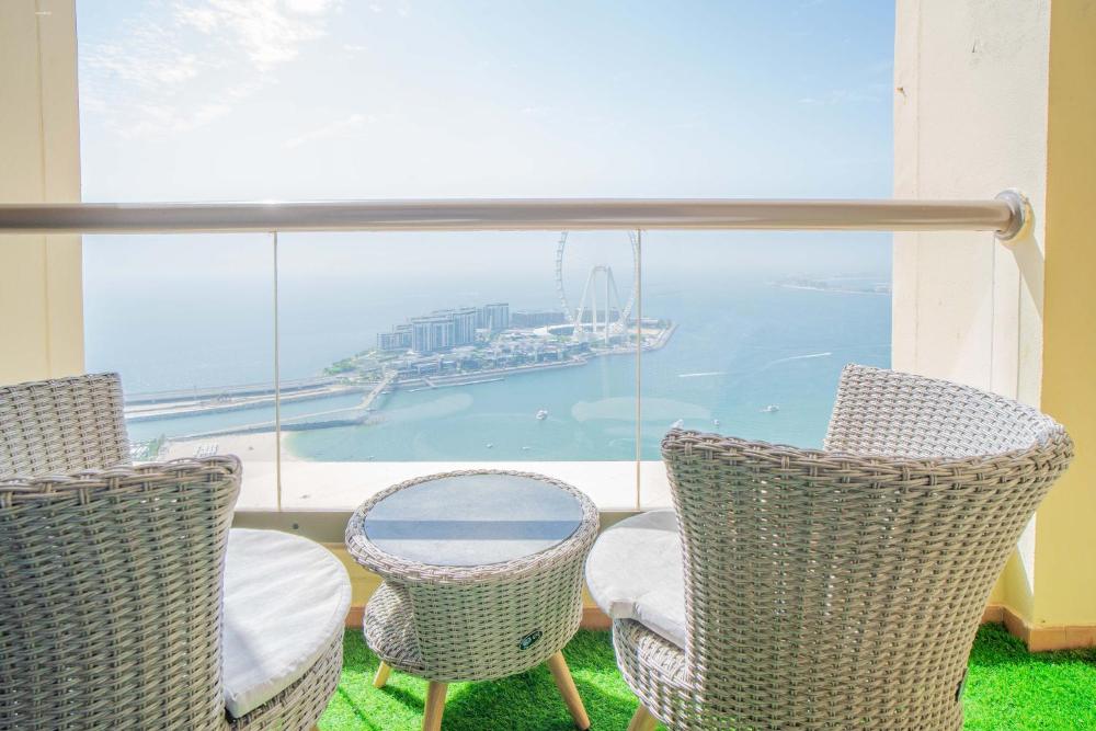 JBR Amwaj 4 , Upgraded Sea and Ain Dubai Views, 2m walk to Beach By Gardenia Suitse
