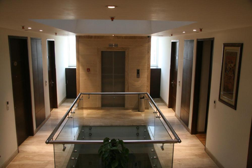 Side Image 2