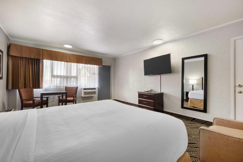 Room image 3