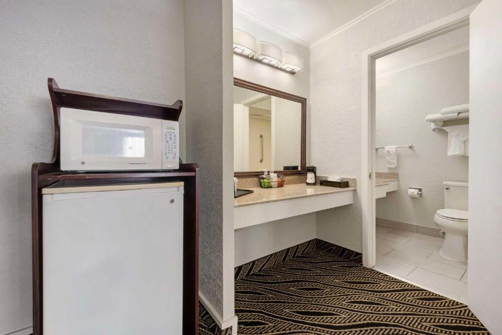Room image 4