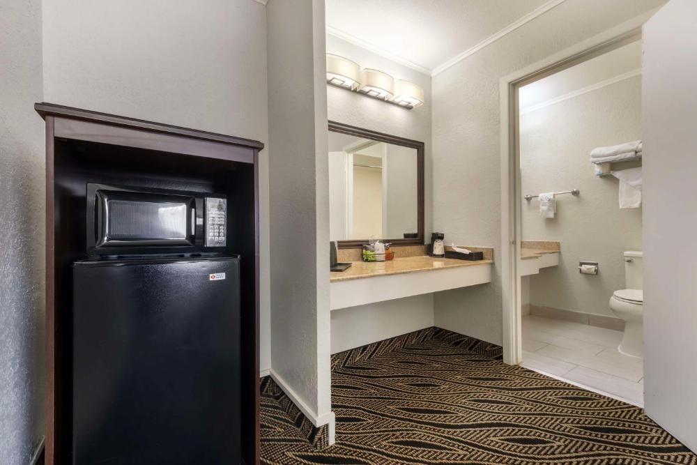 Room image 4
