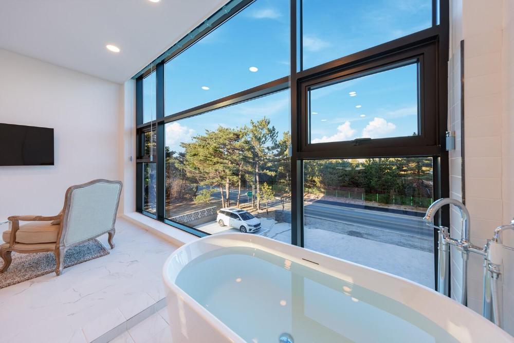 gangneung joeungot poolvilla