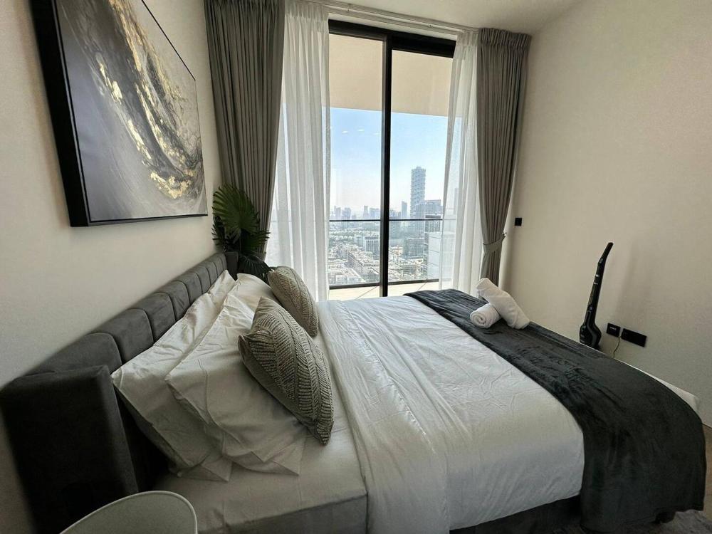 Elegant 1br Escape Jvc Pool & Balcony Access