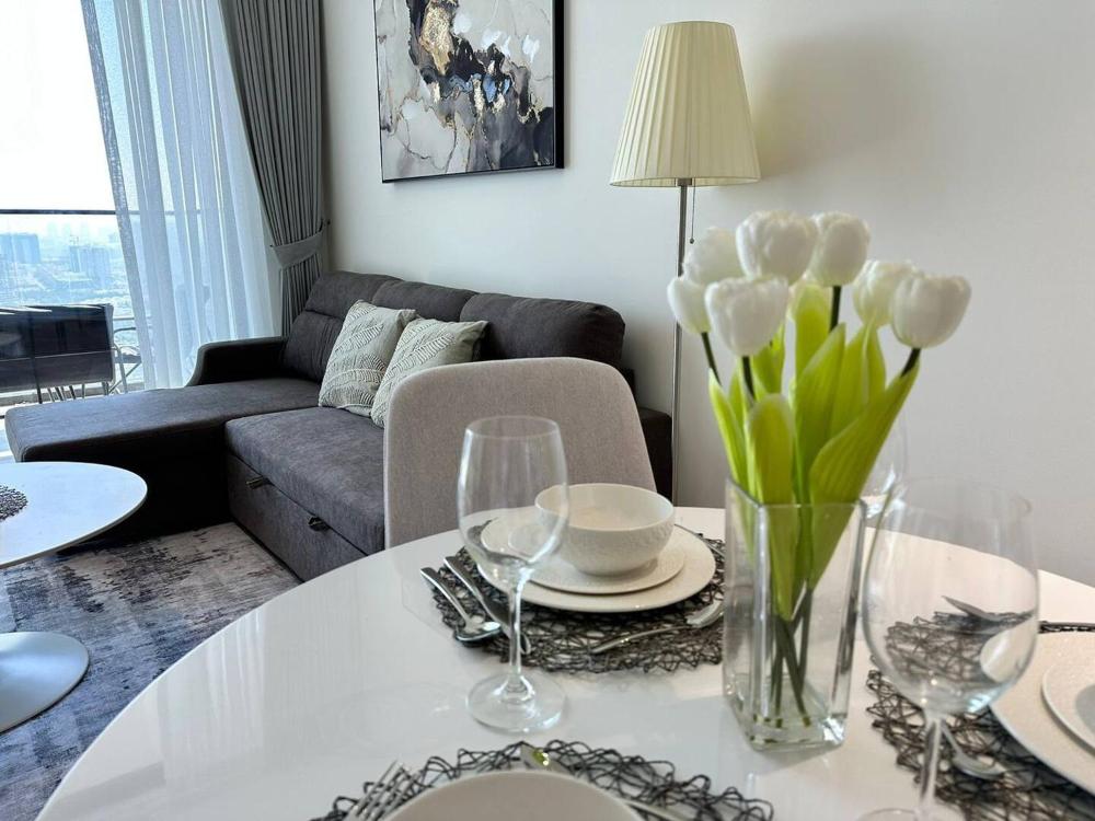 Elegant 1br Escape Jvc Pool & Balcony Access