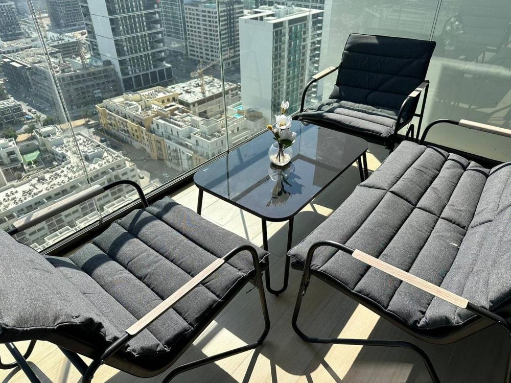 Elegant 1br Escape Jvc Pool & Balcony Access